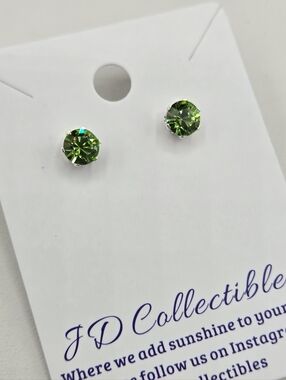 Swarovski Crystal Elements Silver Stud Earrings Peridot Green 1 Carat Prom